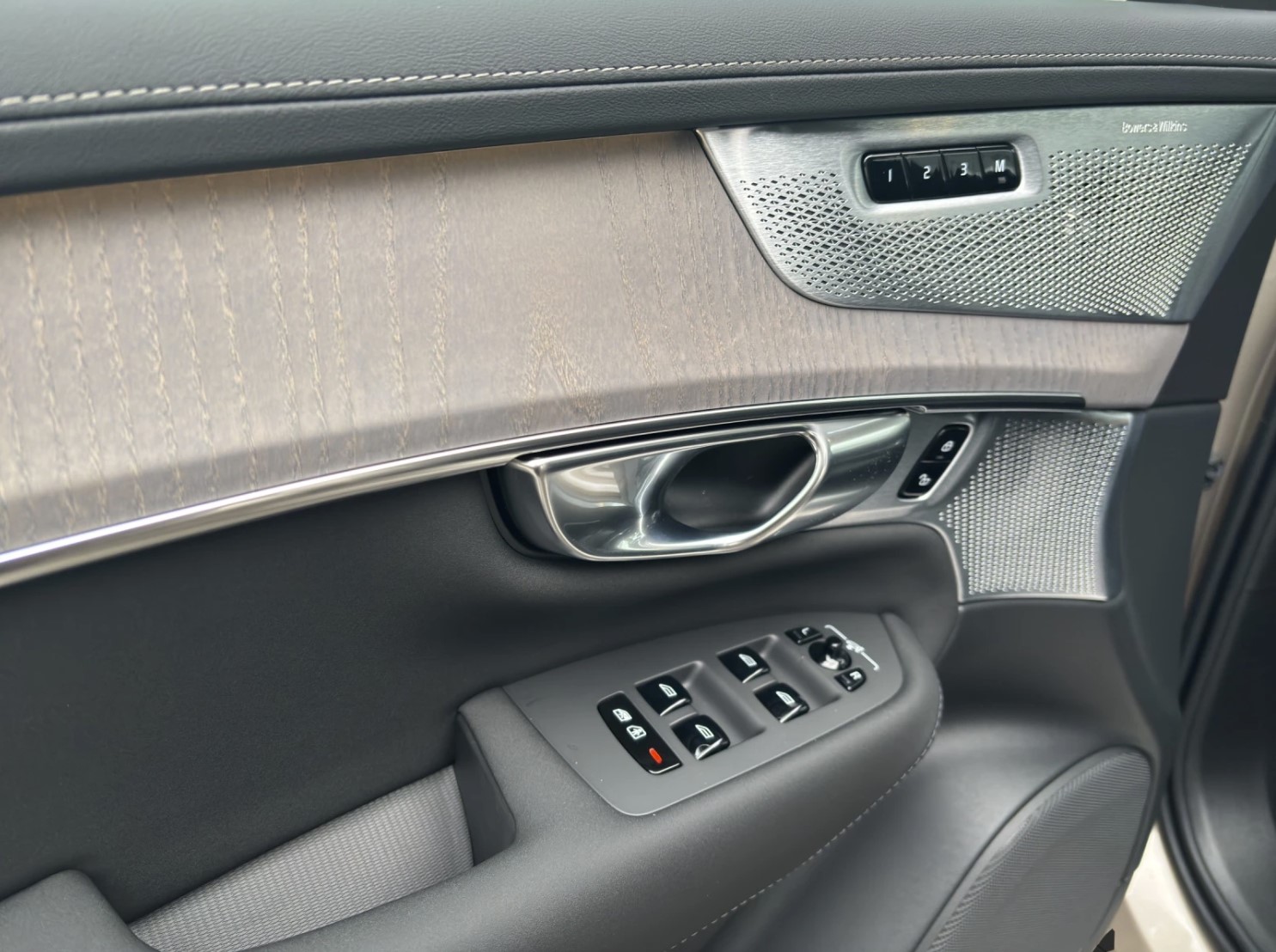 VOLVO XC90 2.0 T8 TE XCLUSIVE Edition Dark eAWD-image-13