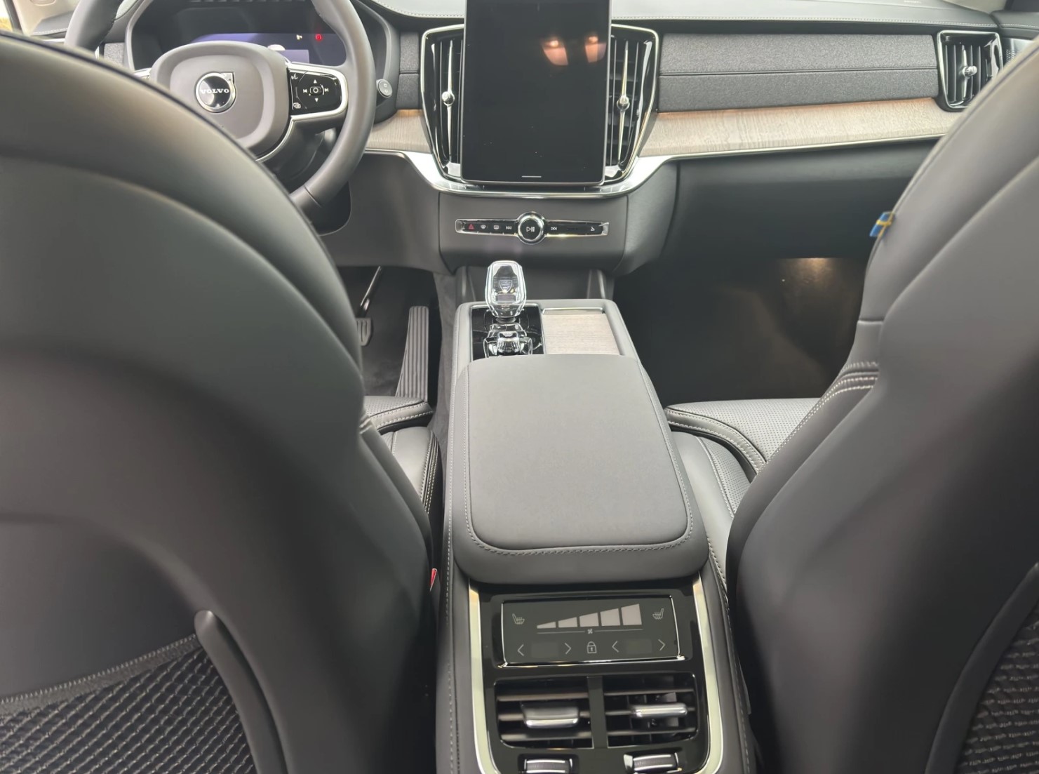 VOLVO XC90 2.0 T8 TE XCLUSIVE Edition Dark eAWD-image-11