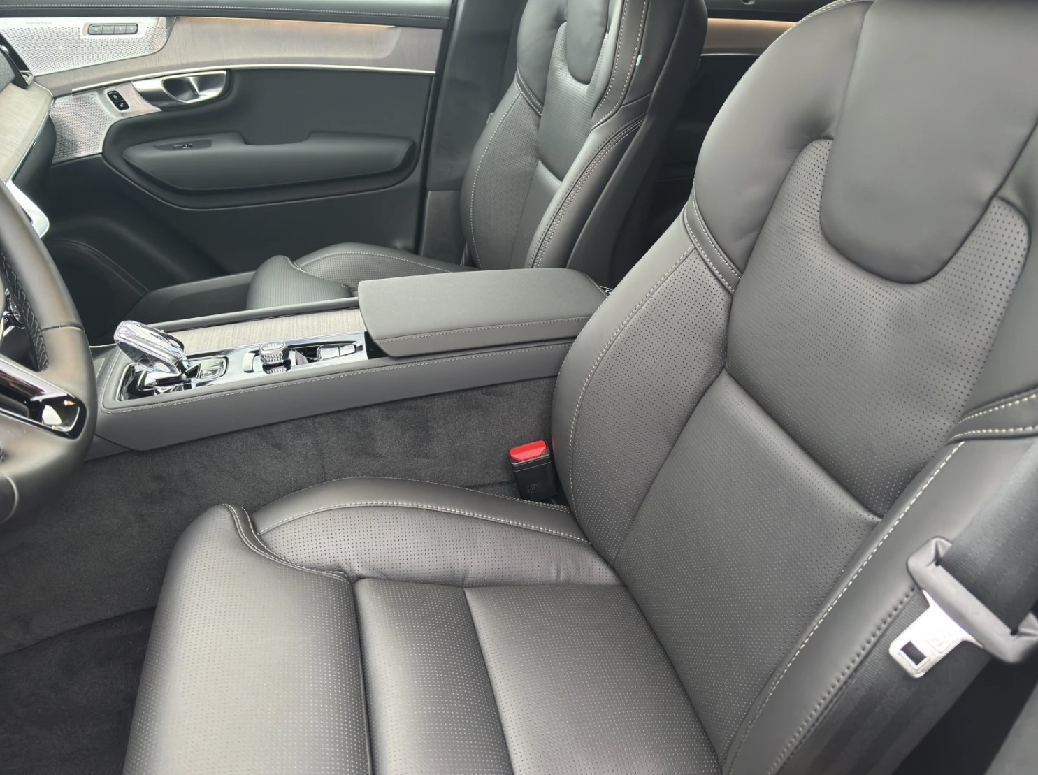 VOLVO XC90 2.0 T8 TE XCLUSIVE Edition Dark eAWD-image-5