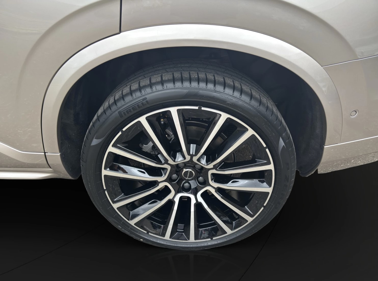 VOLVO XC90 2.0 T8 TE XCLUSIVE Edition Dark eAWD-image-4