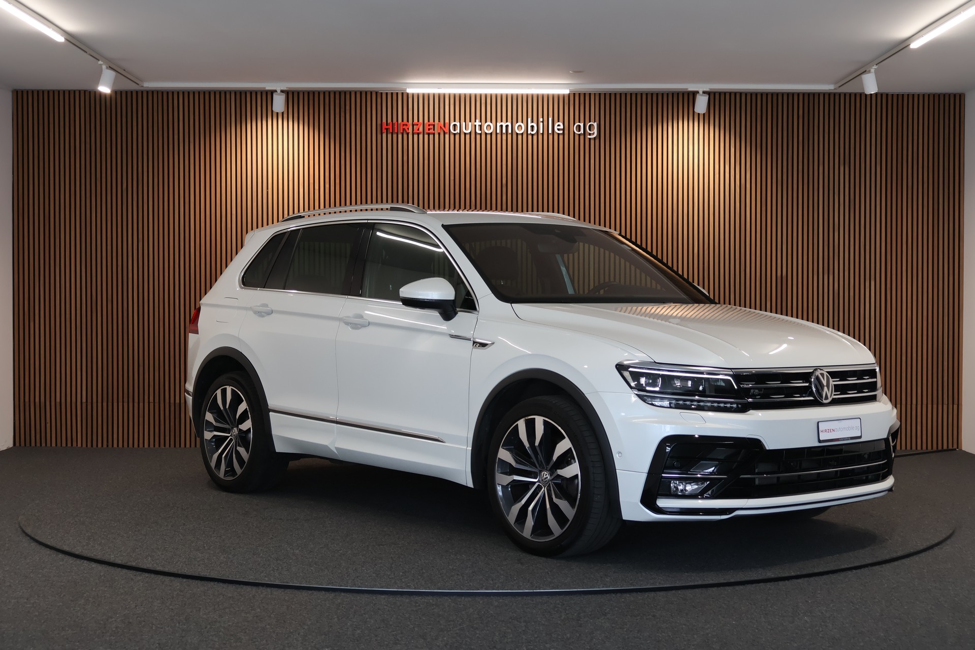 VW Tiguan 2.0TSI R-Line 4Motion DSG-image-6