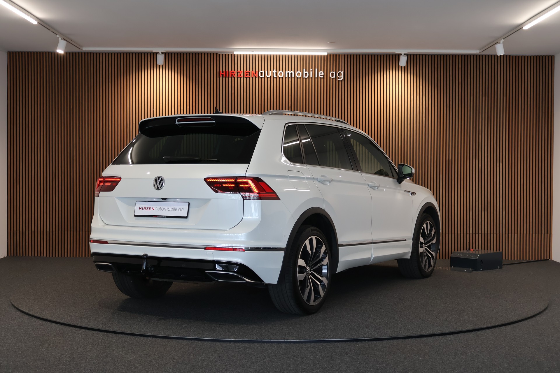 VW Tiguan 2.0TSI R-Line 4Motion DSG-image-4