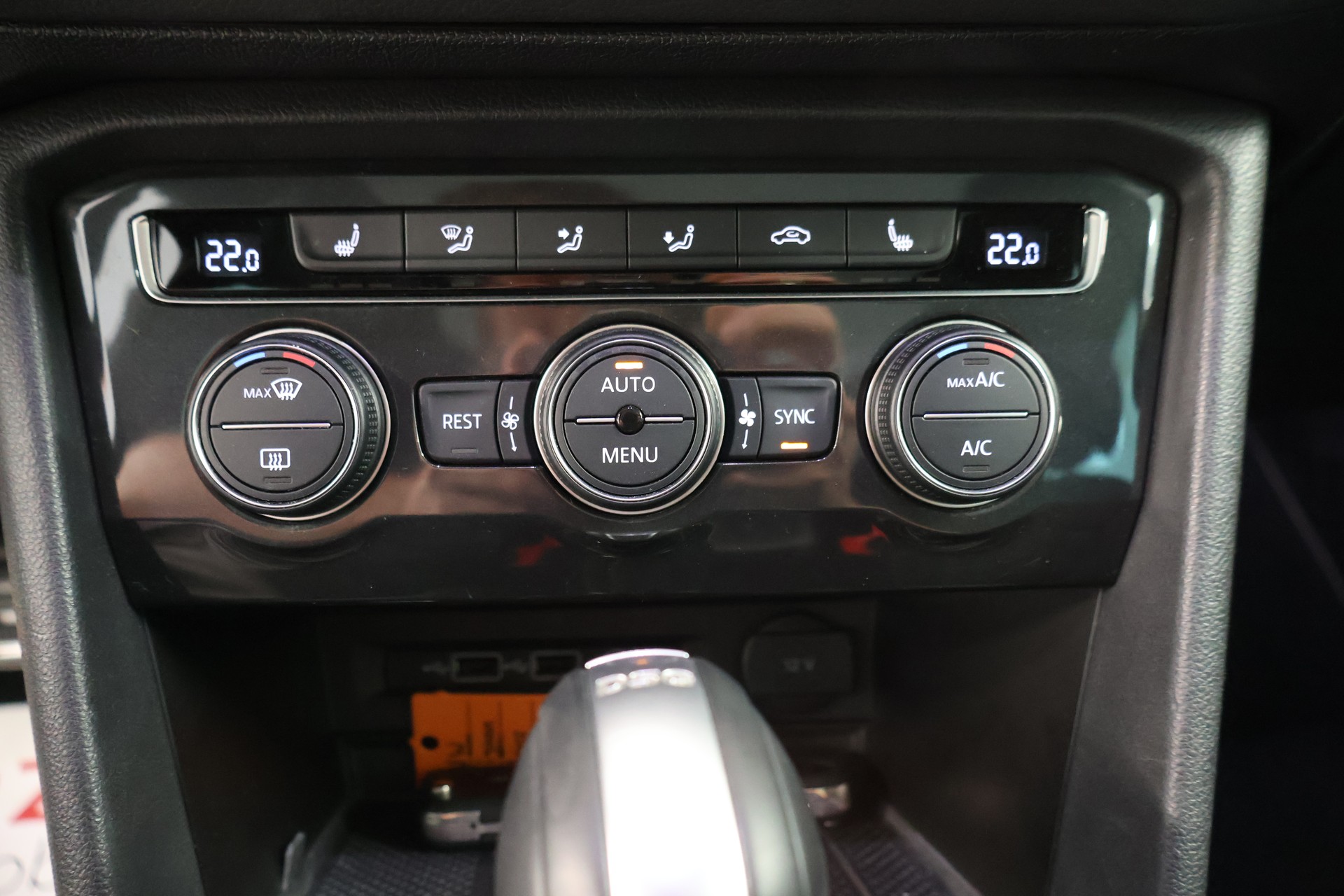 VW Tiguan 2.0TSI R-Line 4Motion DSG-image-20