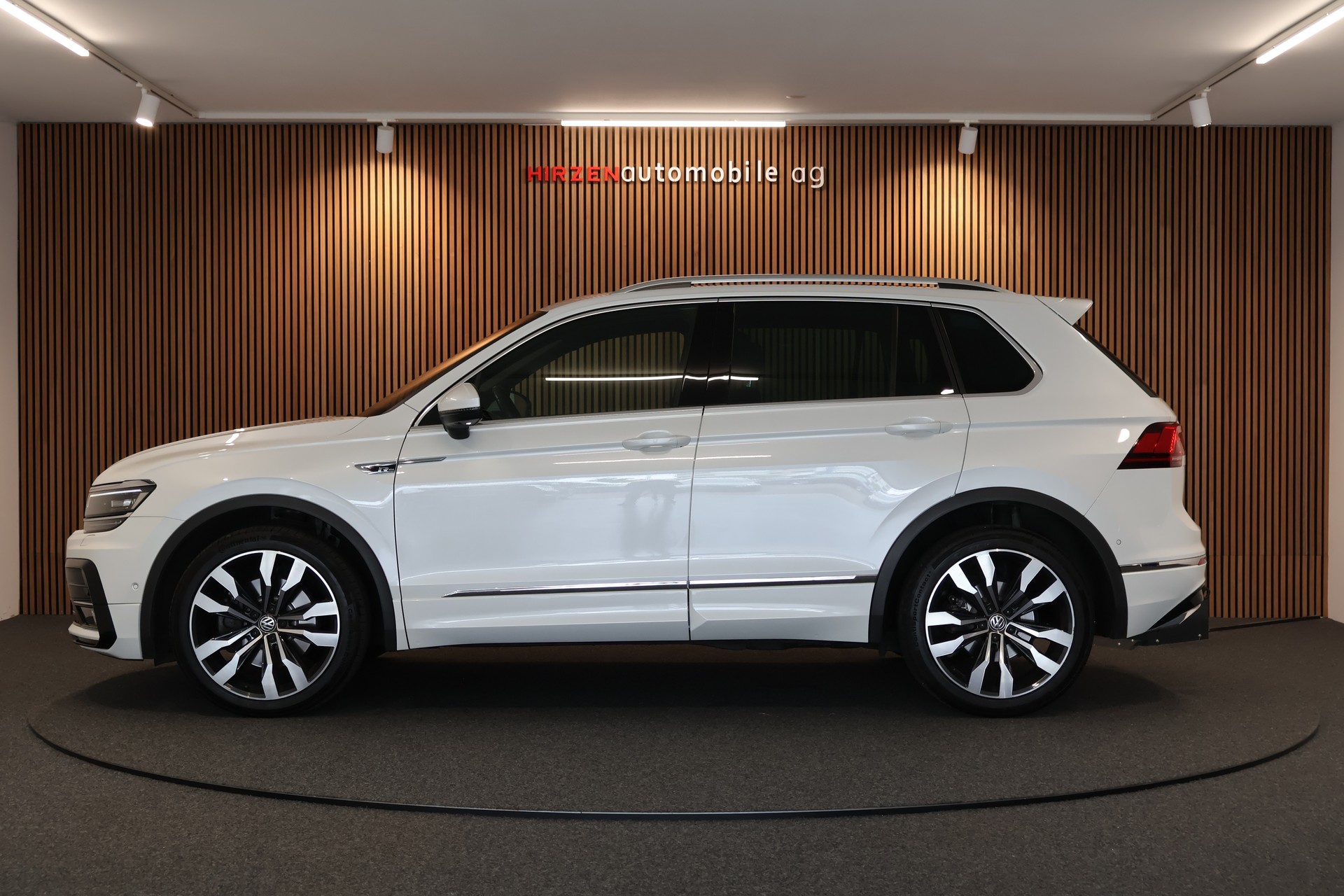 VW Tiguan 2.0TSI R-Line 4Motion DSG-showroom-element-1