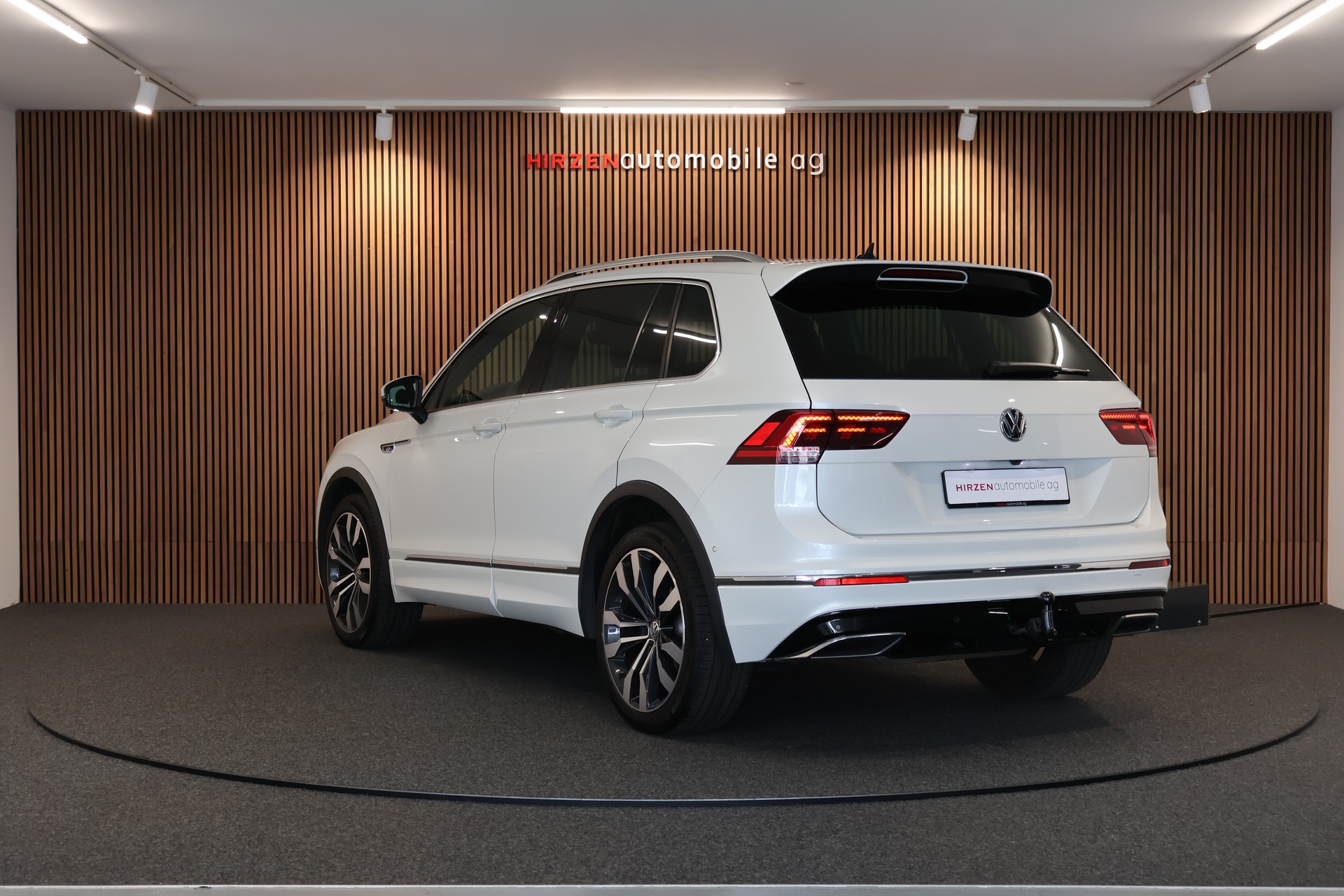VW Tiguan 2.0TSI R-Line 4Motion DSG-showroom-element-2