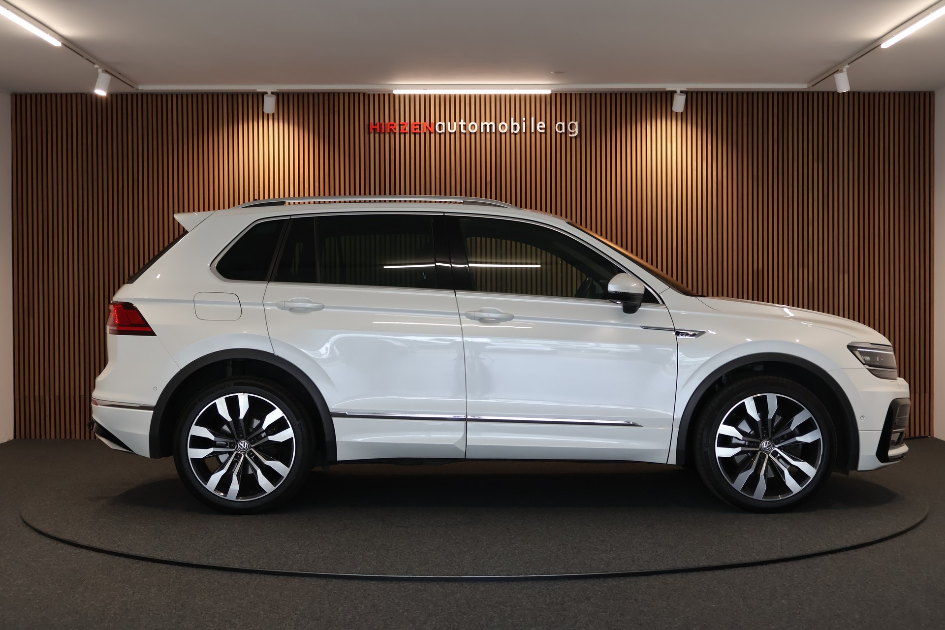 VW Tiguan 2.0TSI R-Line 4Motion DSG-image-5
