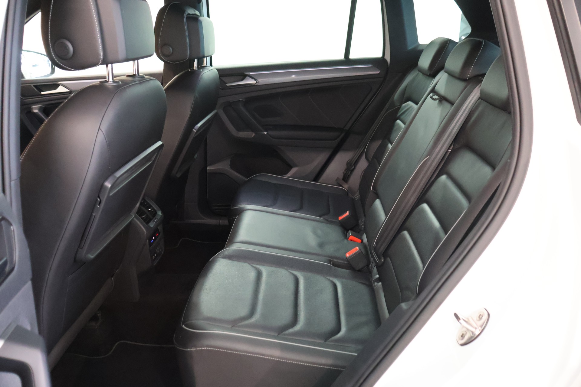 VW Tiguan 2.0TSI R-Line 4Motion DSG-image-11