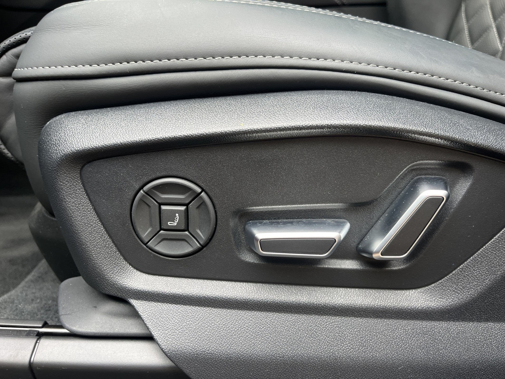 AUDI SQ8 SUV TFSI quattro tiptronic*S-Sportsitze PLUS, Absolute Vollausstattung, (5-Jahre Garantie)-image-17