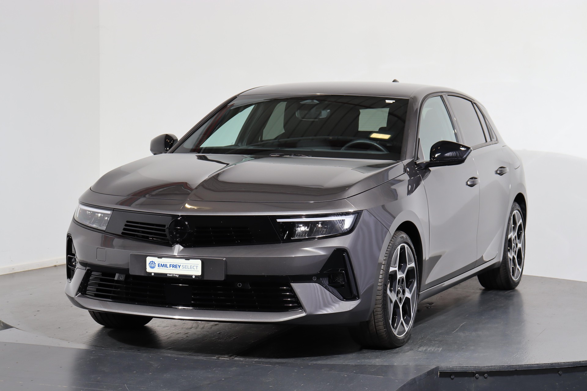 OPEL Astra 1.6 T PHEV 180 Swiss Plus-image-0