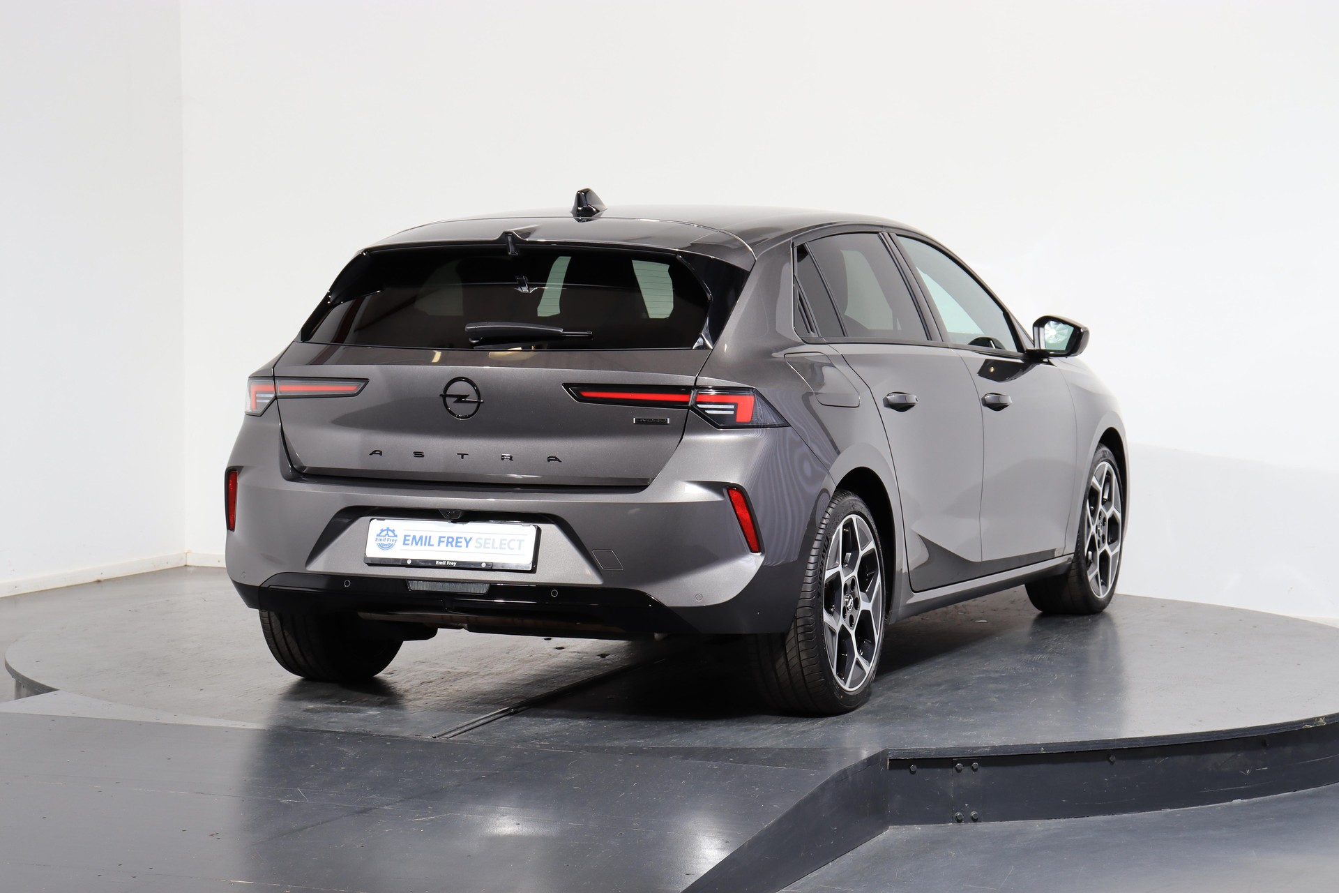 OPEL Astra 1.6 T PHEV 180 Swiss Plus-image-2