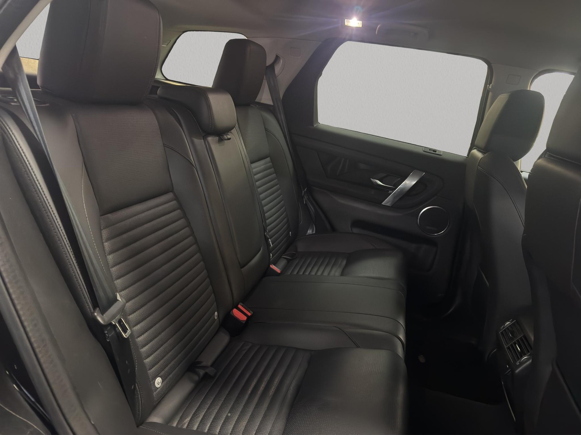 LAND ROVER Discovery Sport 2.0 SD4 200 SE-image-9