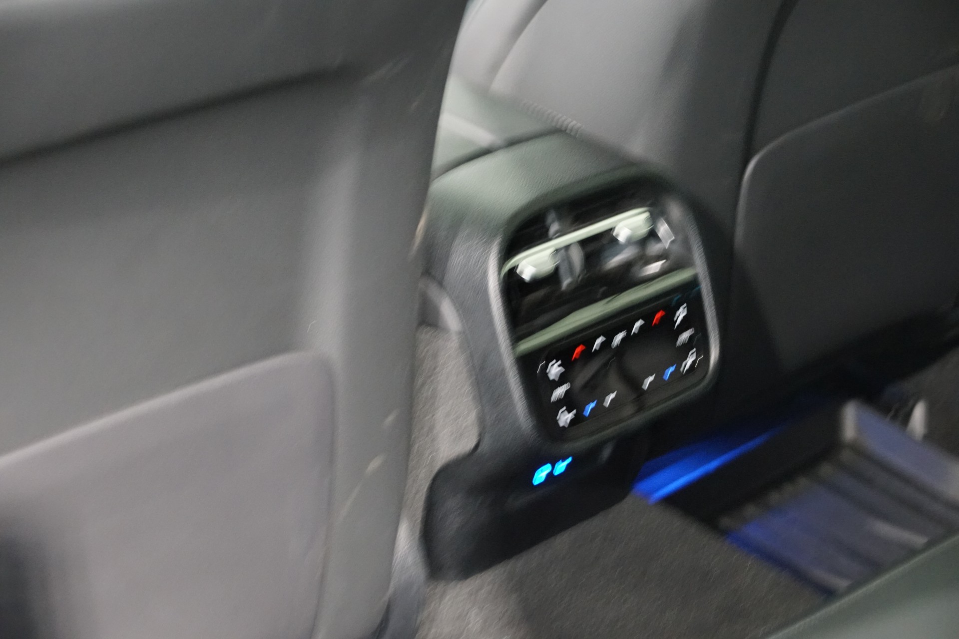 MERCEDES-BENZ E 450 T 9G-Tronic 4Matic *siwss*-image-19