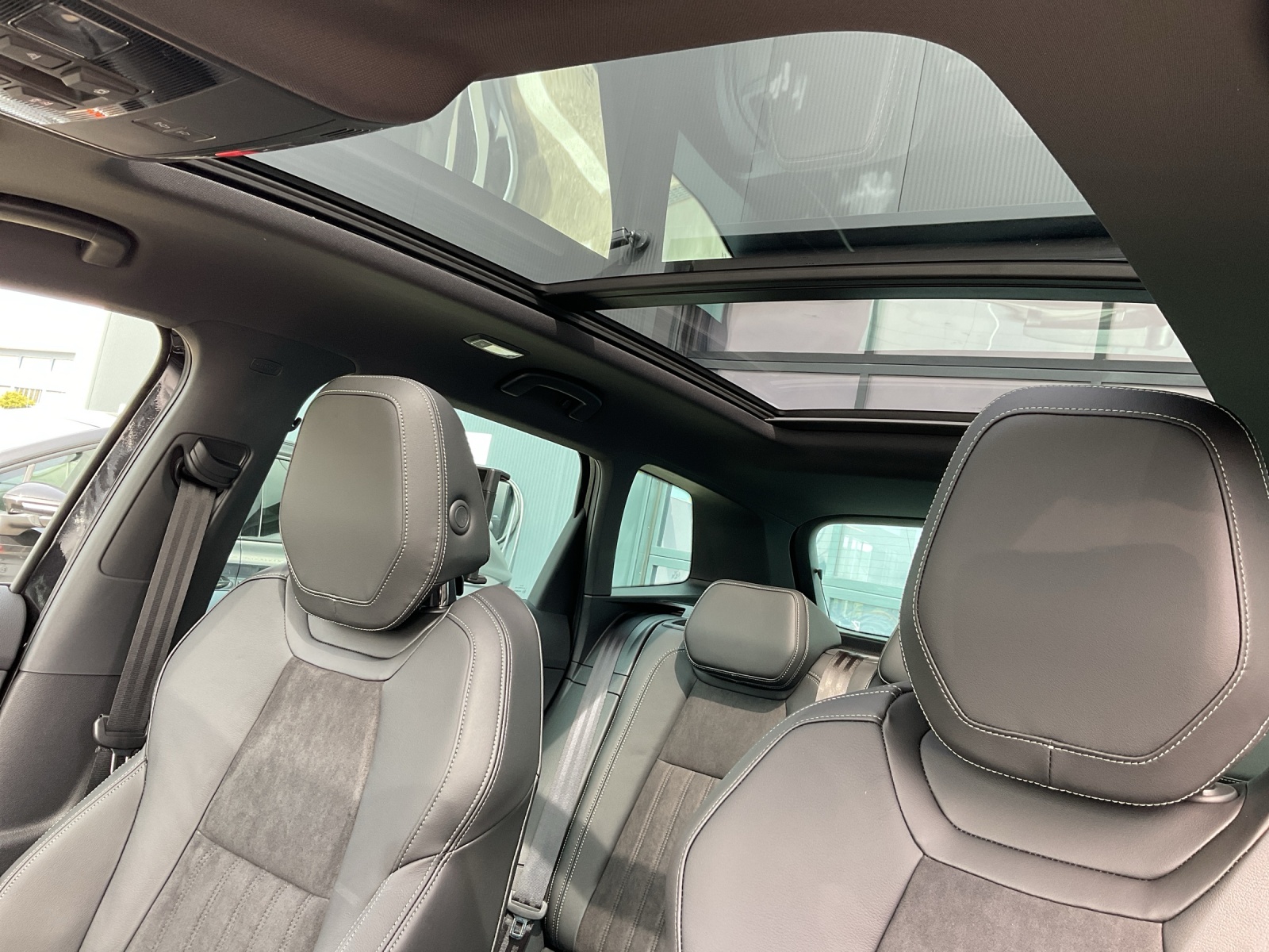SKODA Karoq 2.0 TSI SportLine 4x4 DSG-image-14