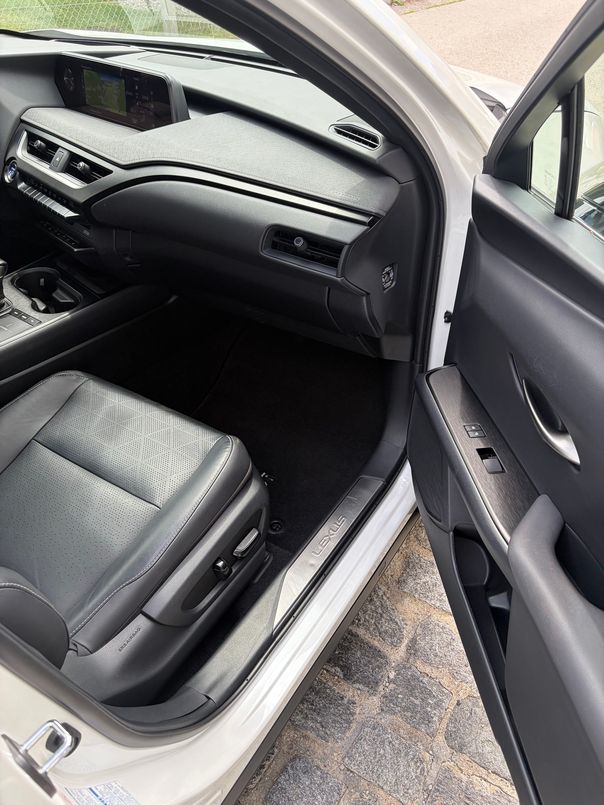 LEXUS UX 250h Excellence AWD Automatic-image-9