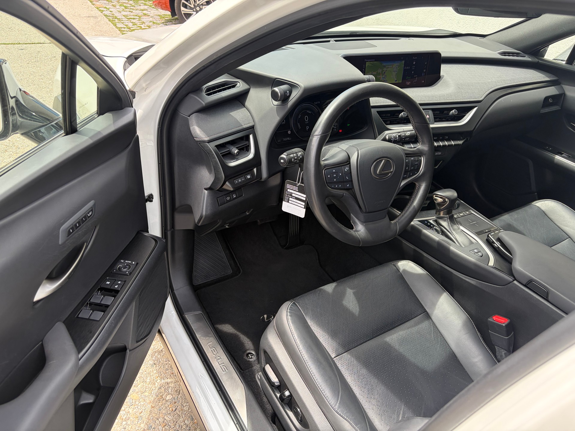 LEXUS UX 250h Excellence AWD Automatic-image-13