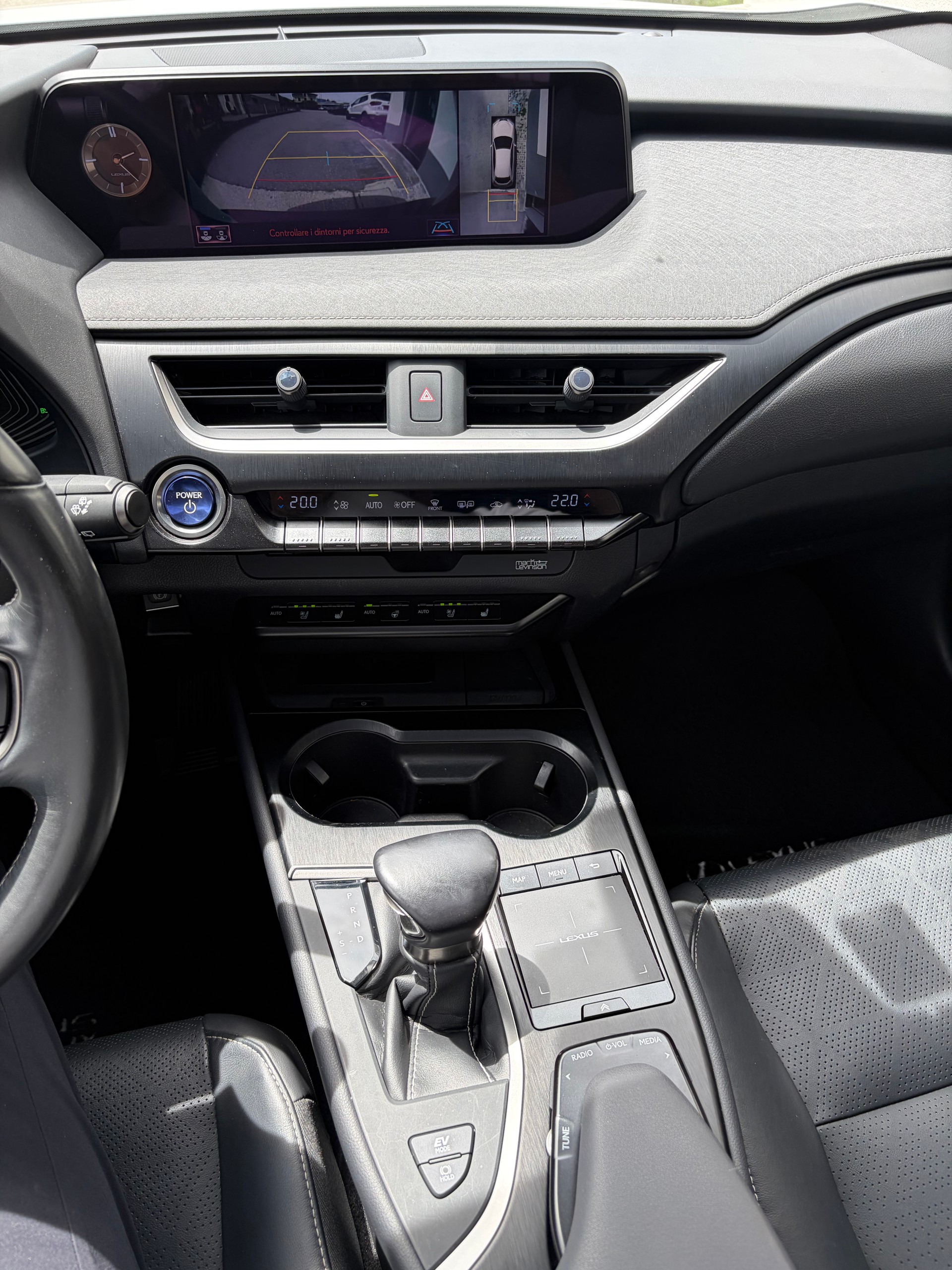 LEXUS UX 250h Excellence AWD Automatic-image-8