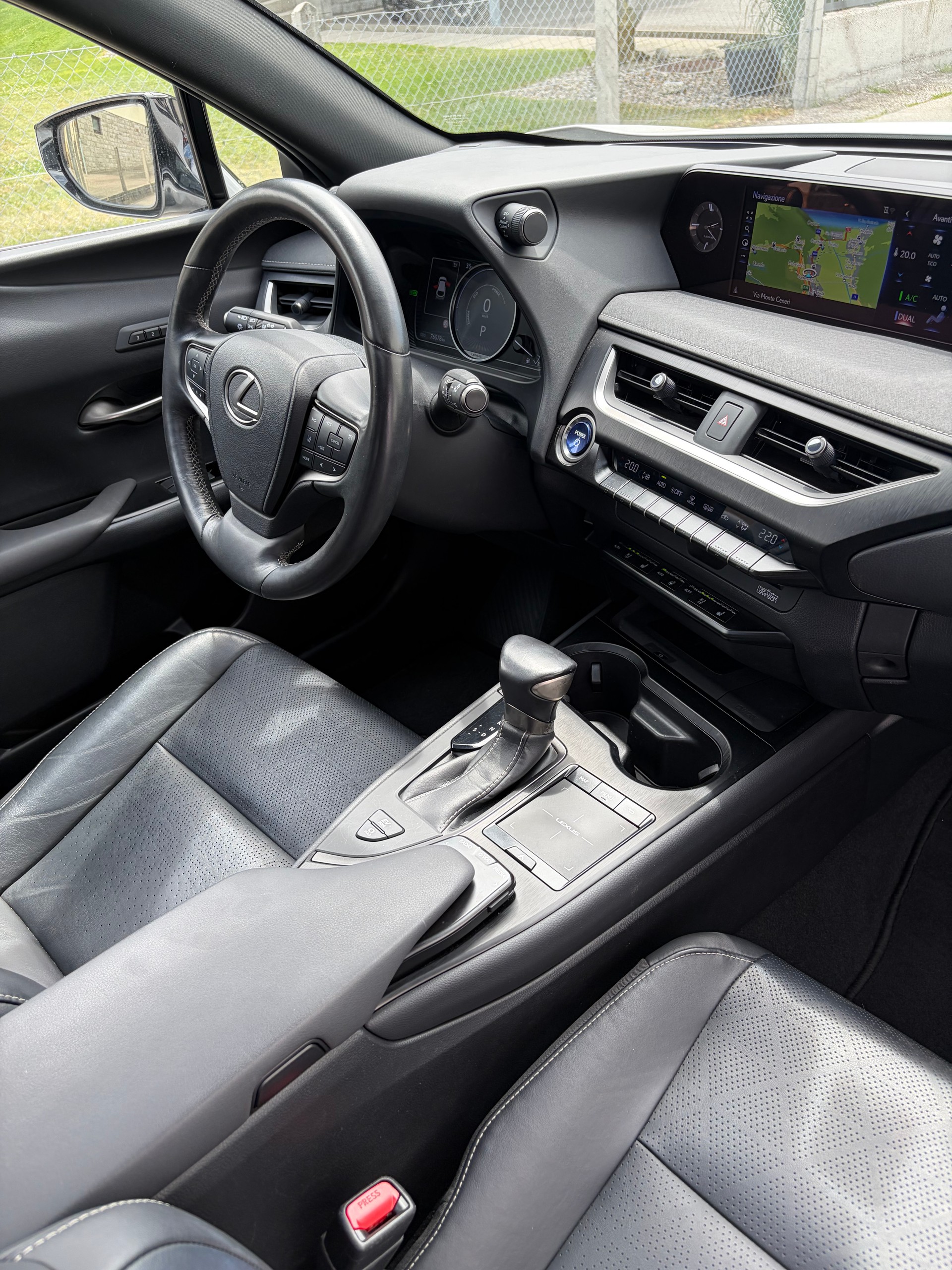 LEXUS UX 250h Excellence AWD Automatic-image-11