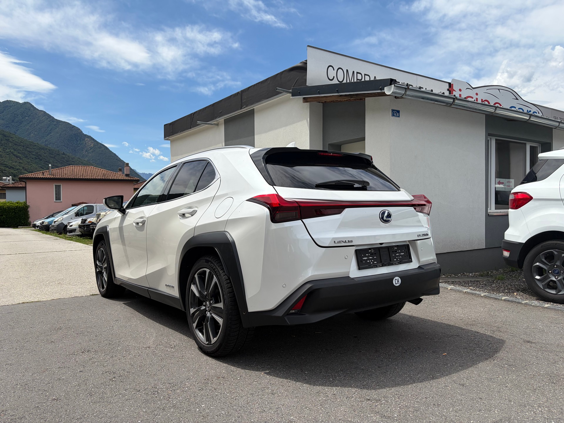 LEXUS UX 250h Excellence AWD Automatic-image-3
