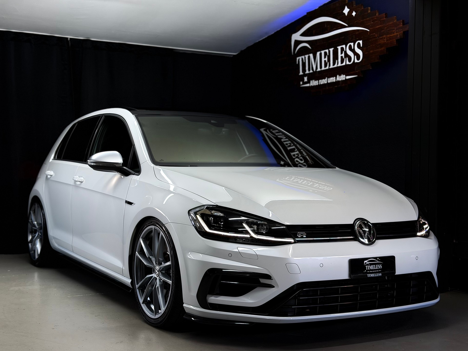 VW Golf 2.0 TSI R 4Motion DSG-image-1