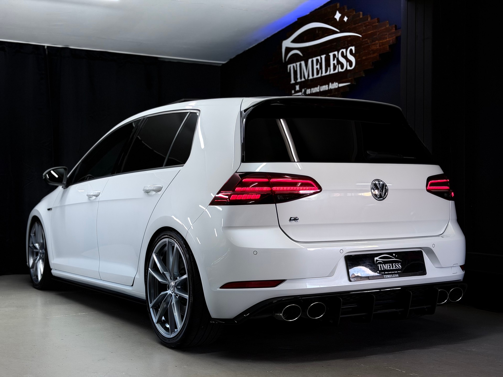 VW Golf 2.0 TSI R 4Motion DSG-image-5