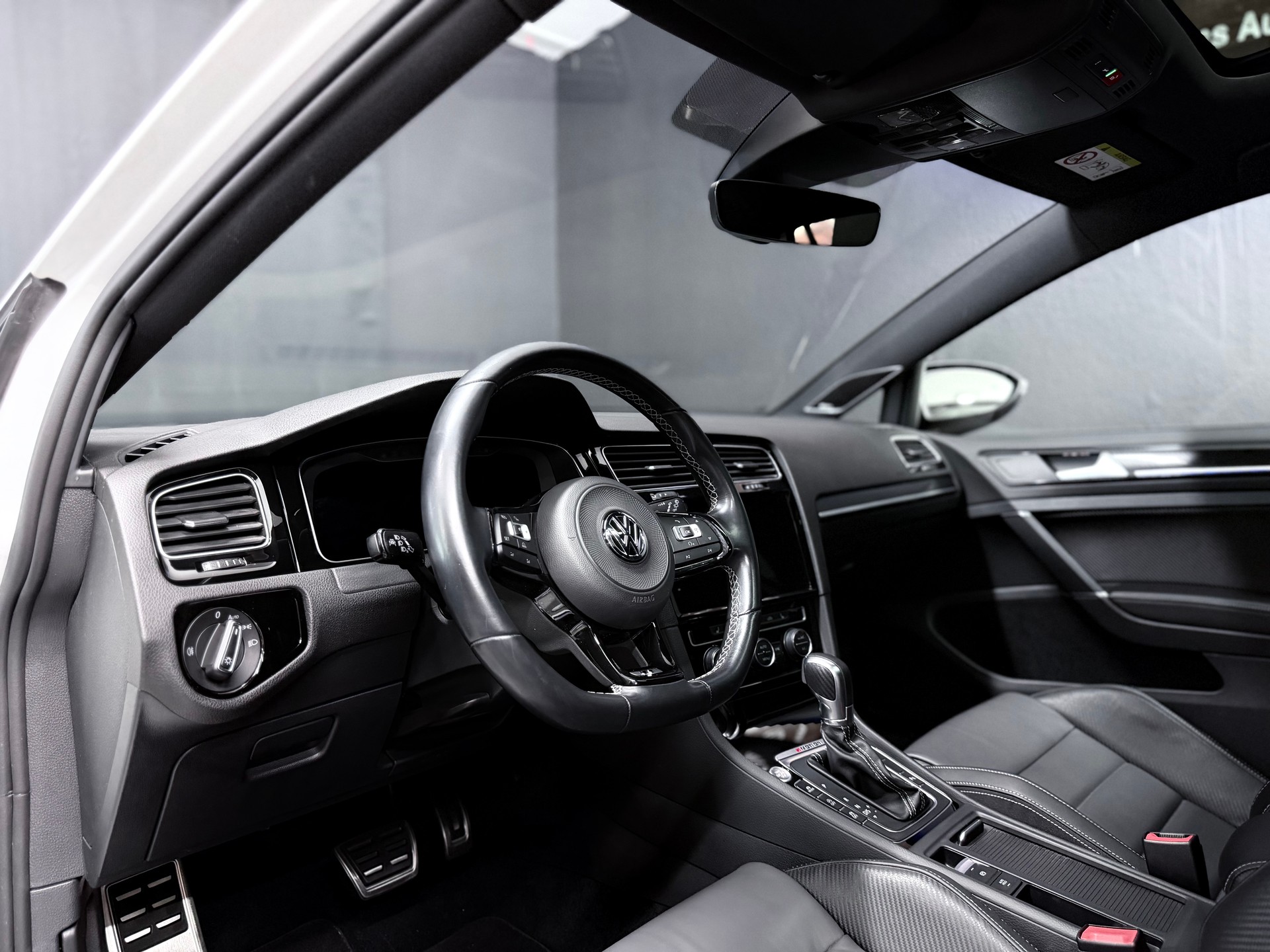 VW Golf 2.0 TSI R 4Motion DSG-image-9