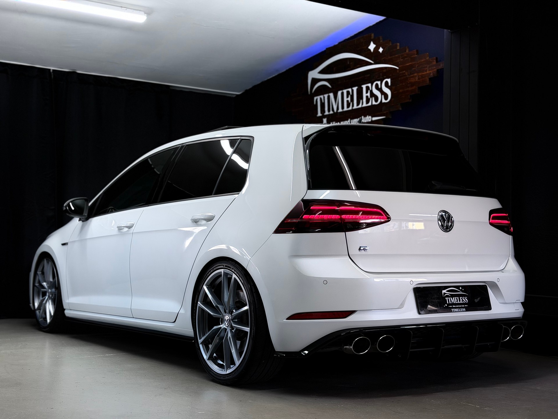 VW Golf 2.0 TSI R 4Motion DSG-image-4