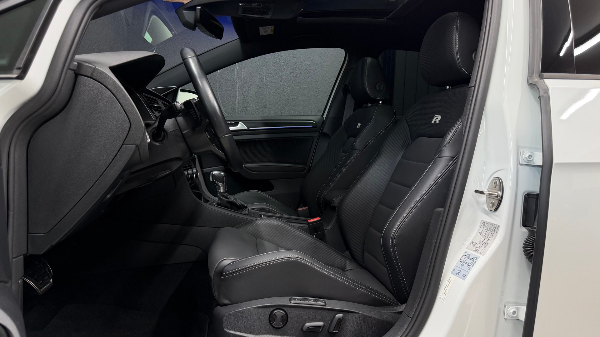 VW Golf 2.0 TSI R 4Motion DSG-image-8