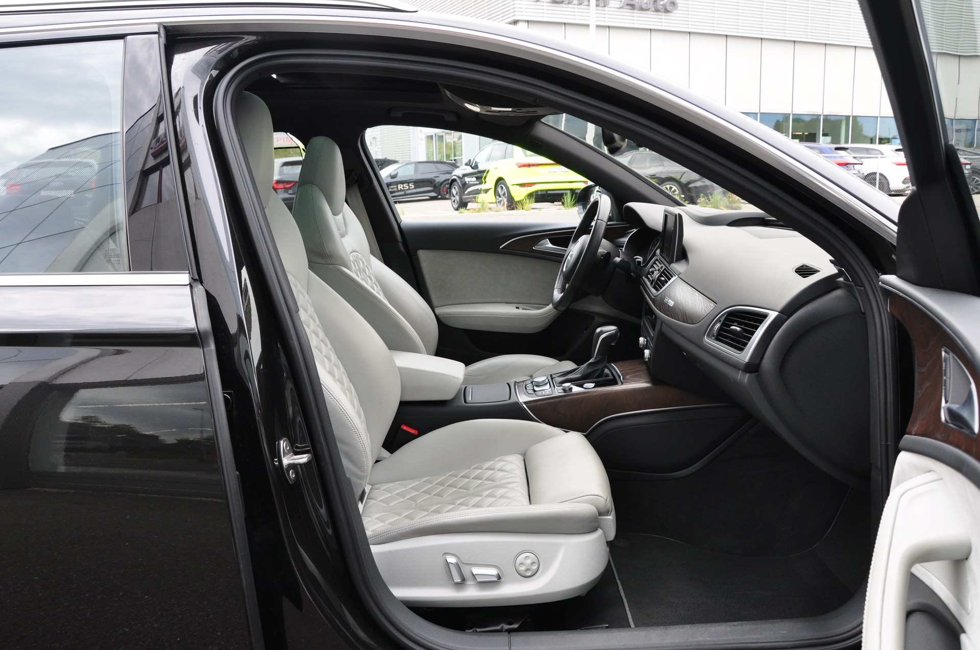 AUDI A6 Avant 3.0 TFSI V6 quattro S-tronic S-LINE-image-15