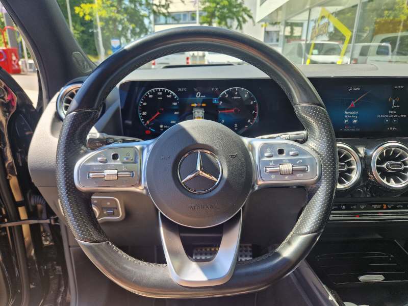 MERCEDES-BENZ GLA 250 AMG Line-image-7