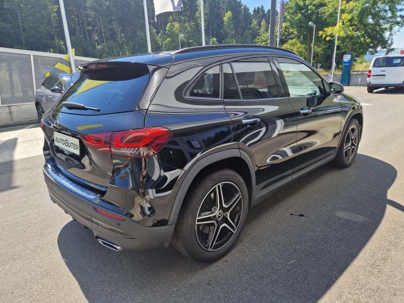 MERCEDES-BENZ GLA 250 AMG Line-image-2