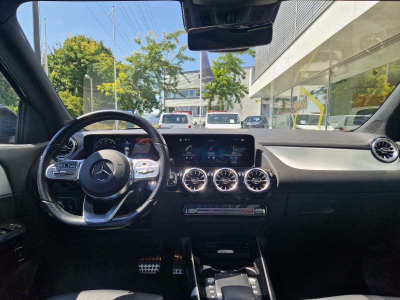 MERCEDES-BENZ GLA 250 AMG Line-image-6