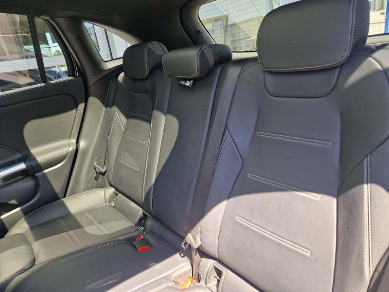 MERCEDES-BENZ GLA 250 AMG Line-image-13