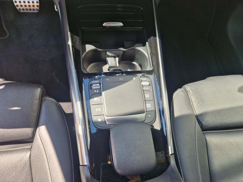 MERCEDES-BENZ GLA 250 AMG Line-image-11