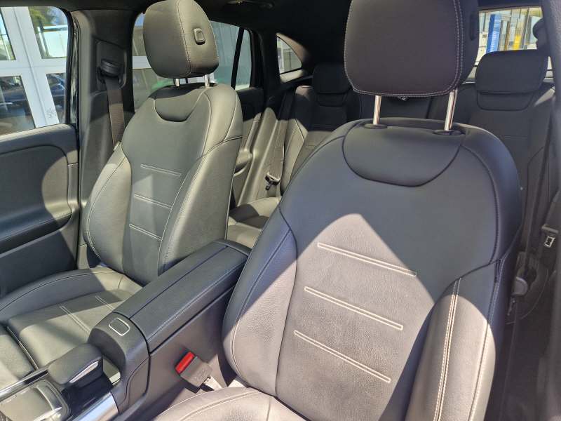 MERCEDES-BENZ GLA 250 AMG Line-image-4