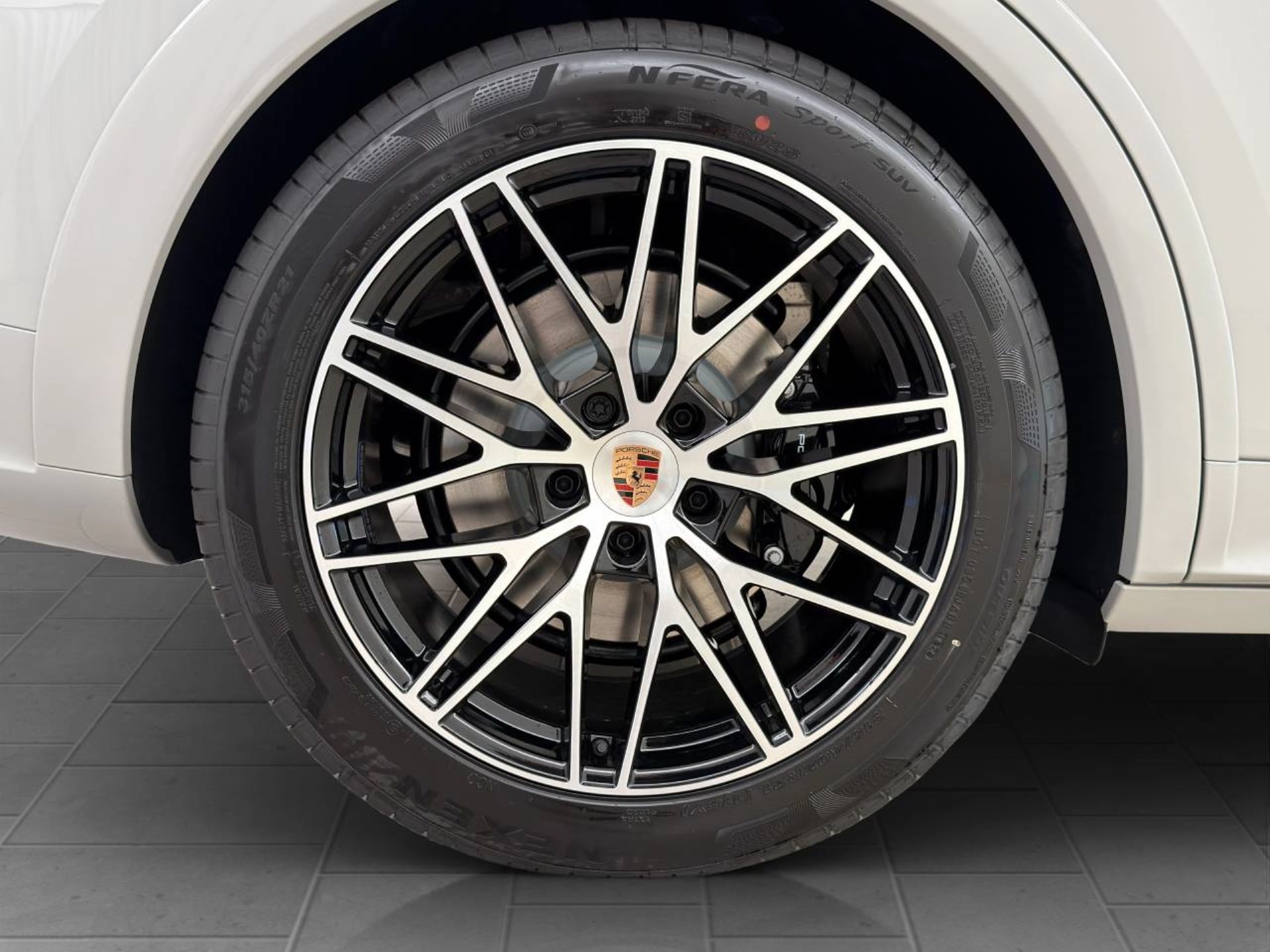 PORSCHE Cayenne S E-Hybrid Black Edition-image-11