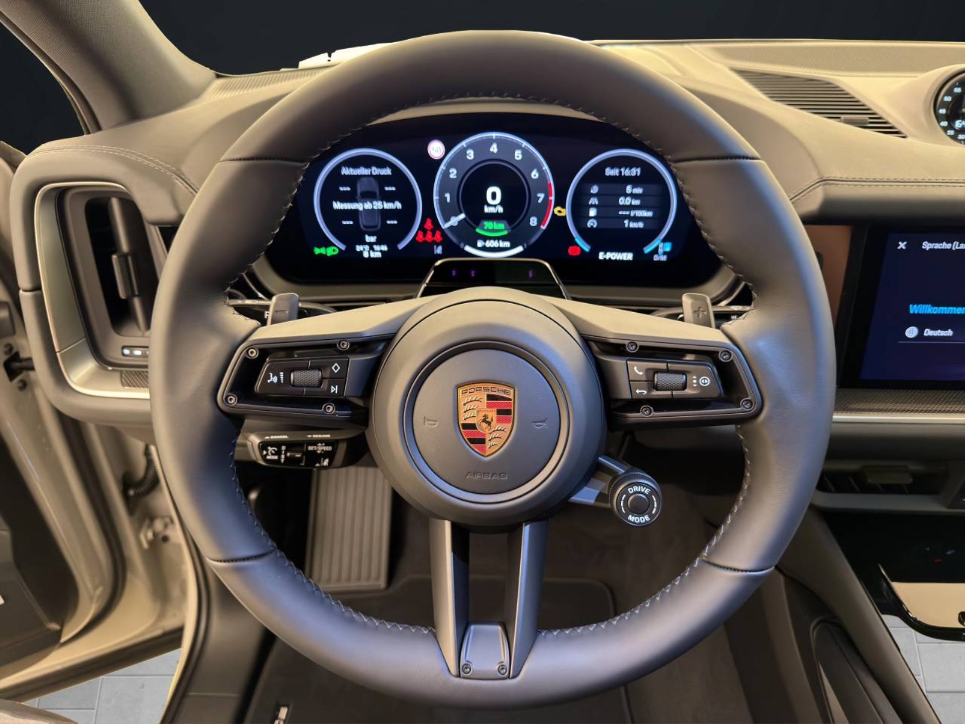PORSCHE Cayenne S E-Hybrid Black Edition-image-12