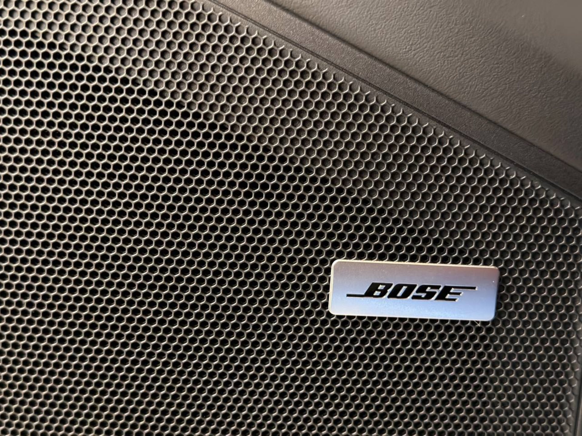 PORSCHE Cayenne S E-Hybrid Black Edition-image-22