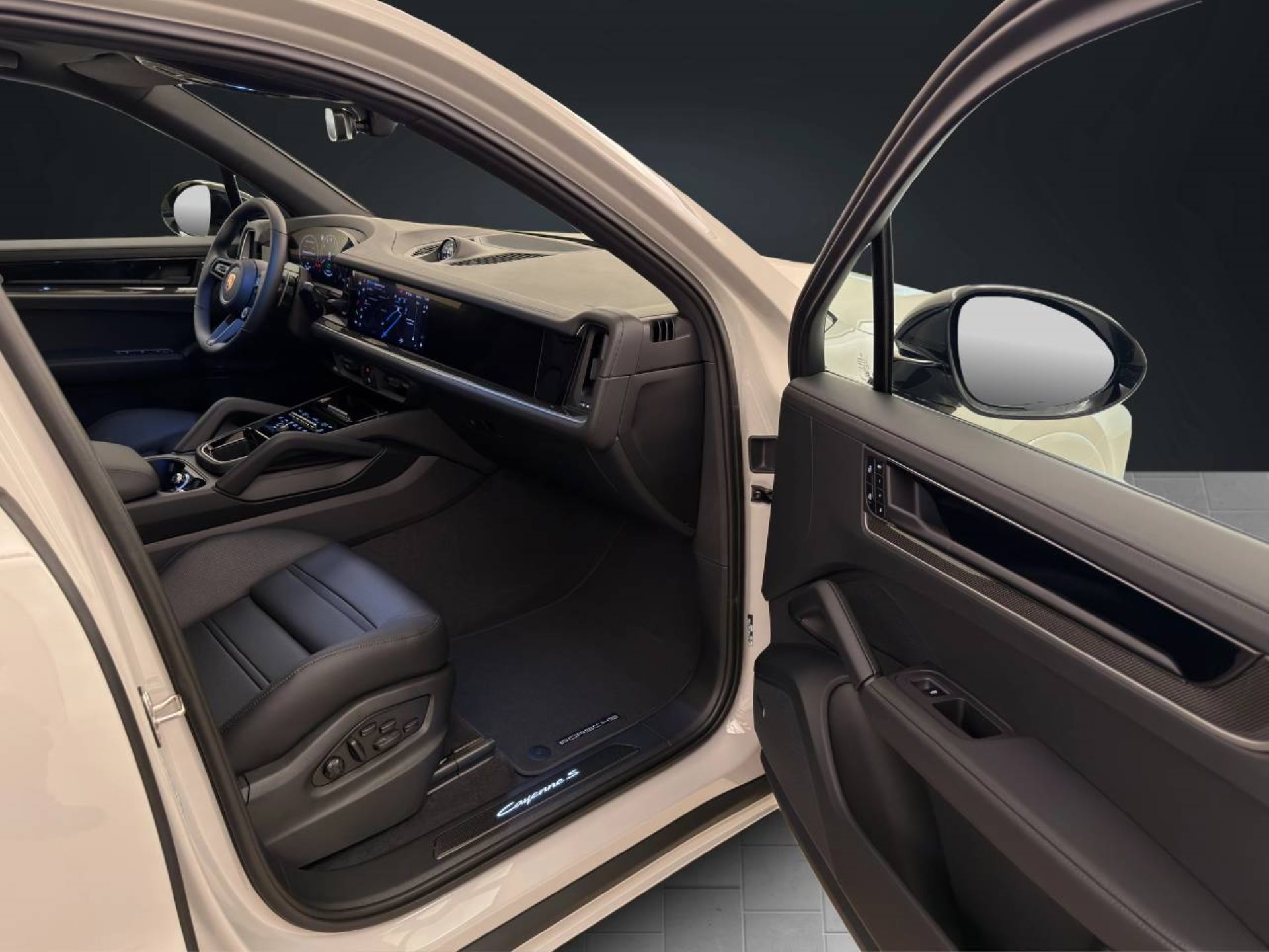 PORSCHE Cayenne S E-Hybrid Black Edition-image-17
