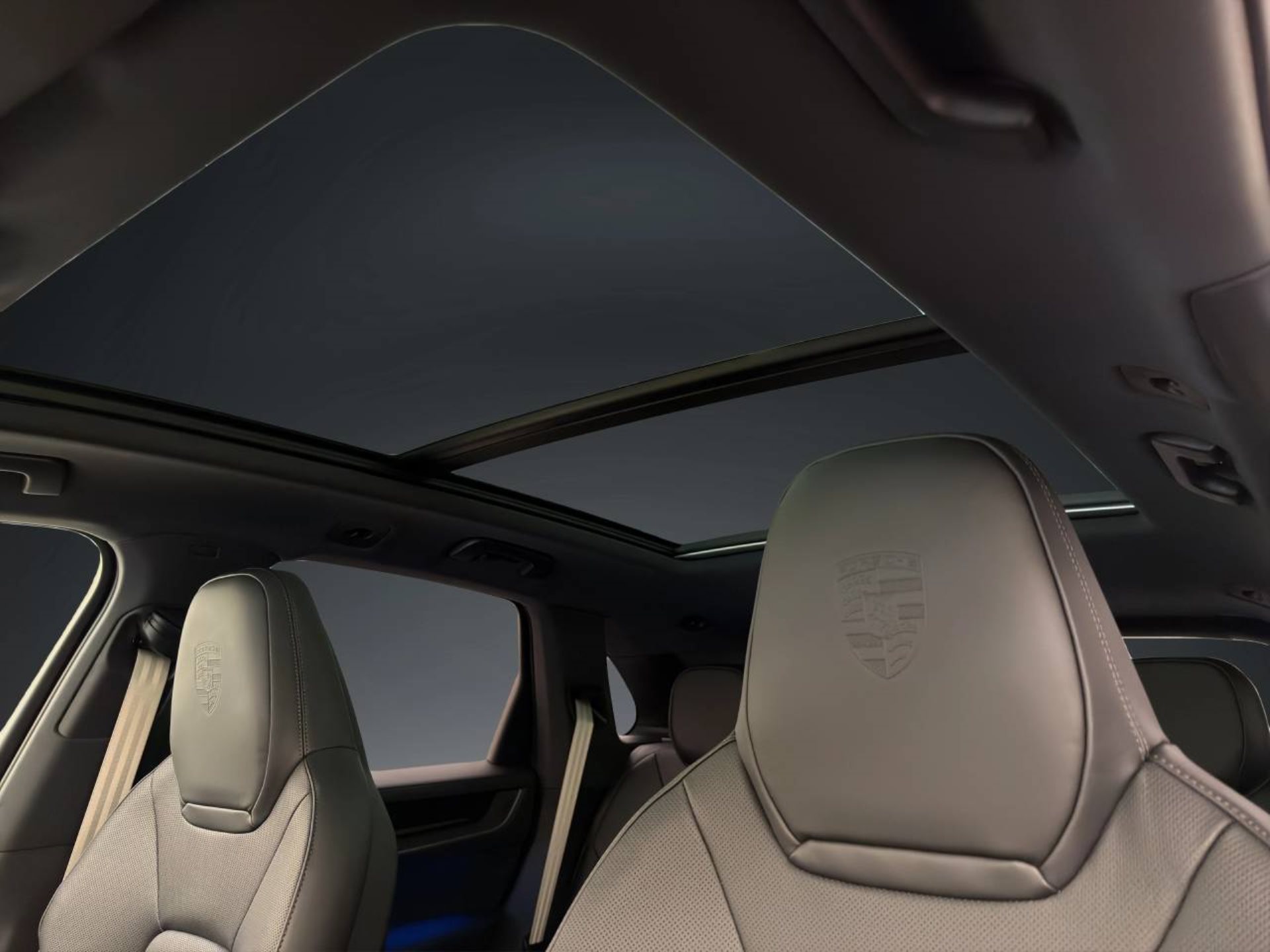 PORSCHE Cayenne S E-Hybrid Black Edition-image-13