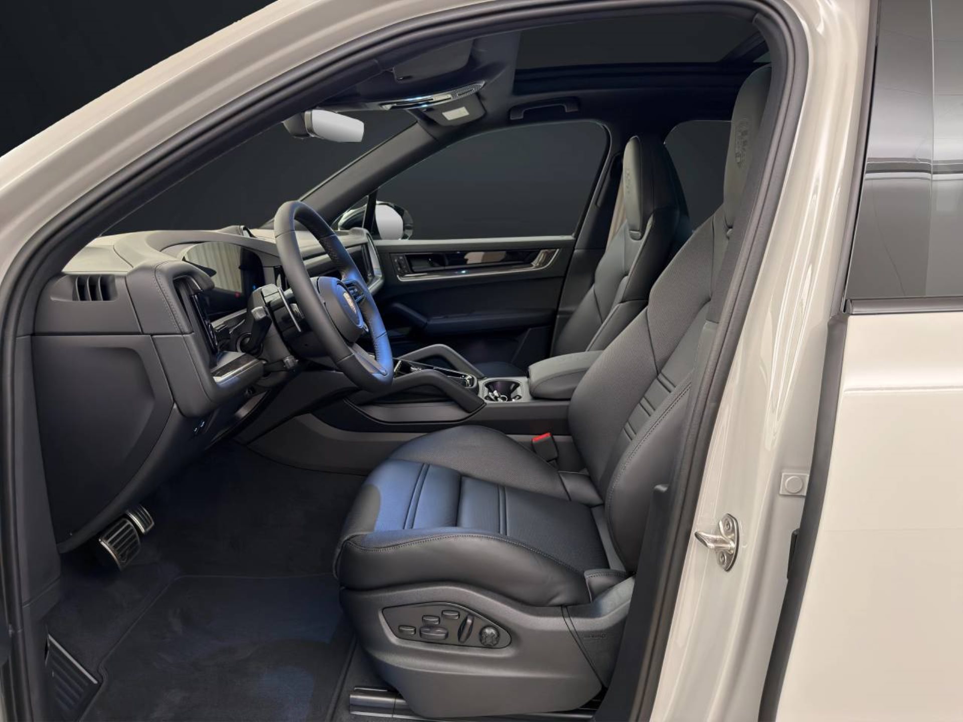 PORSCHE Cayenne S E-Hybrid Black Edition-image-4