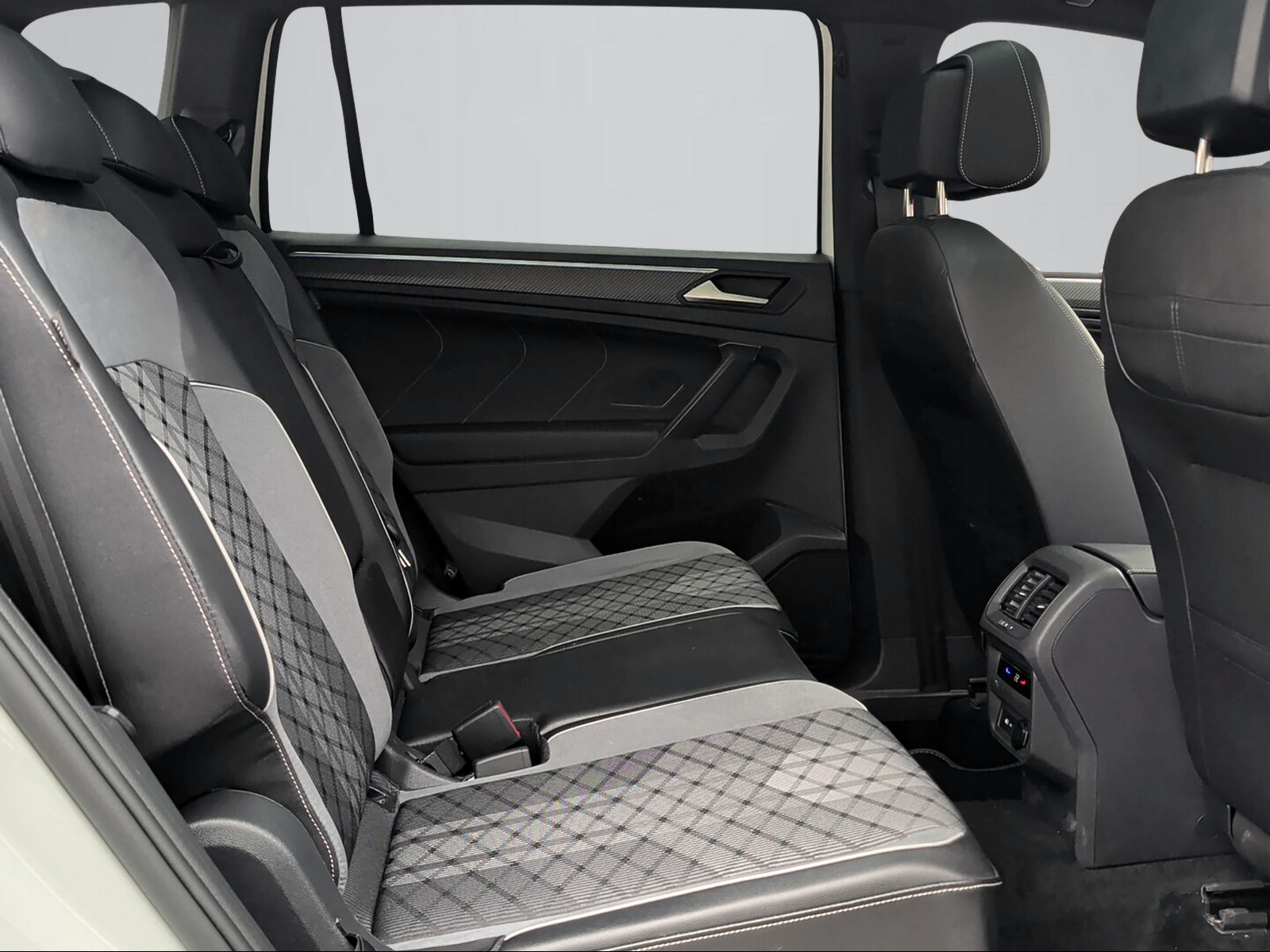 VW Tiguan Allspace 2.0TSI R-Line 4Motion DSG-image-7