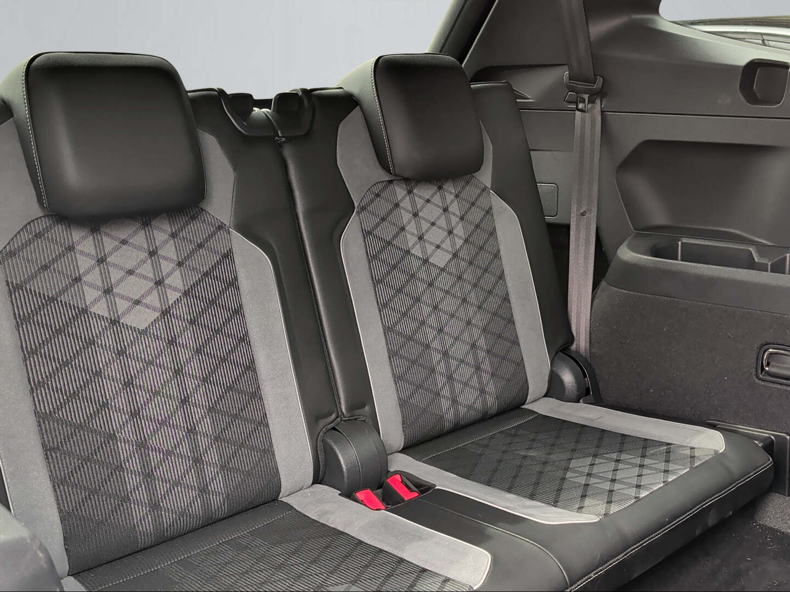 VW Tiguan Allspace 2.0TSI R-Line 4Motion DSG-image-8