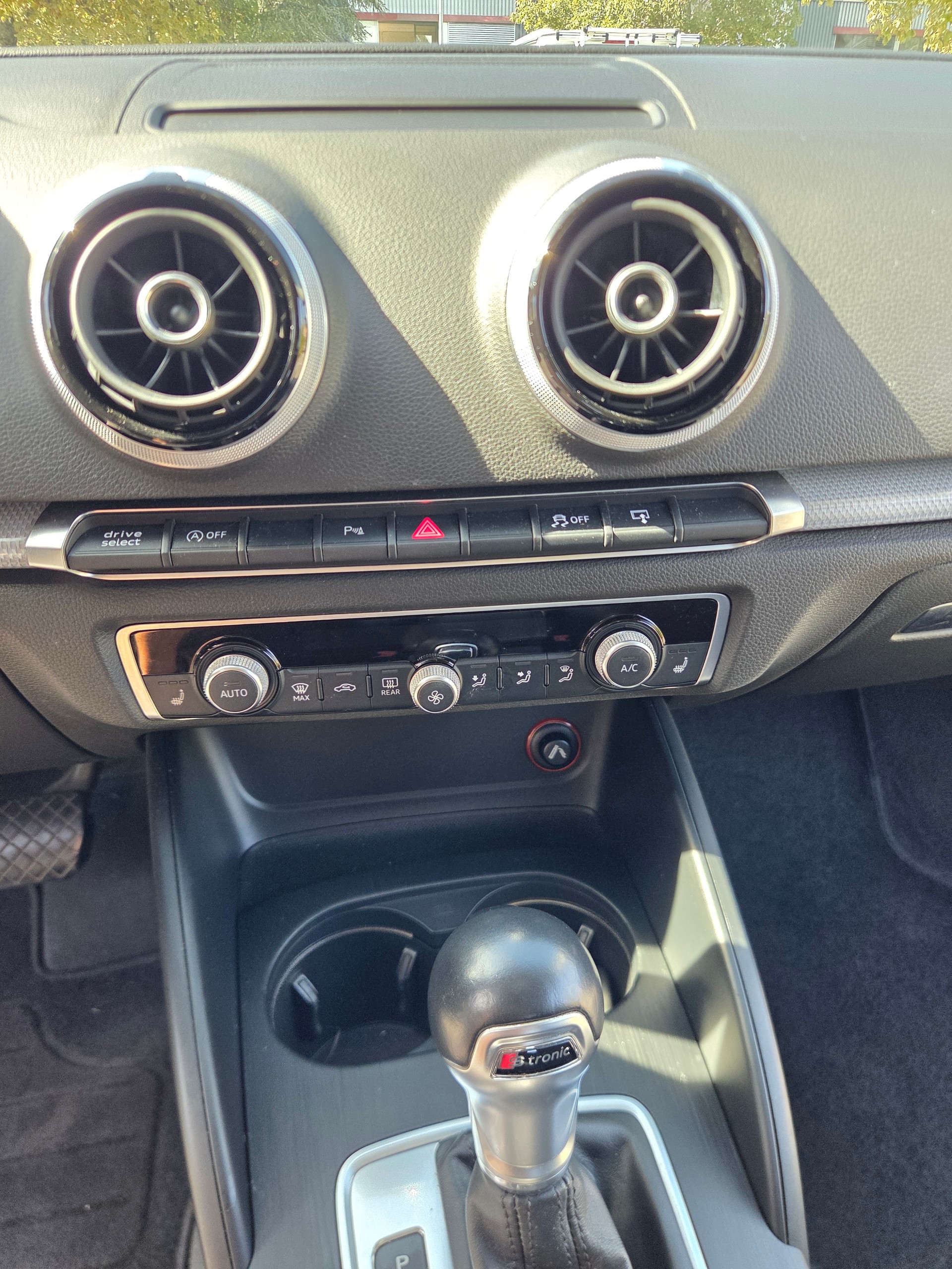 AUDI Sportback 1.4 TFSI Ultra Ambiente S-Tronic-image-10