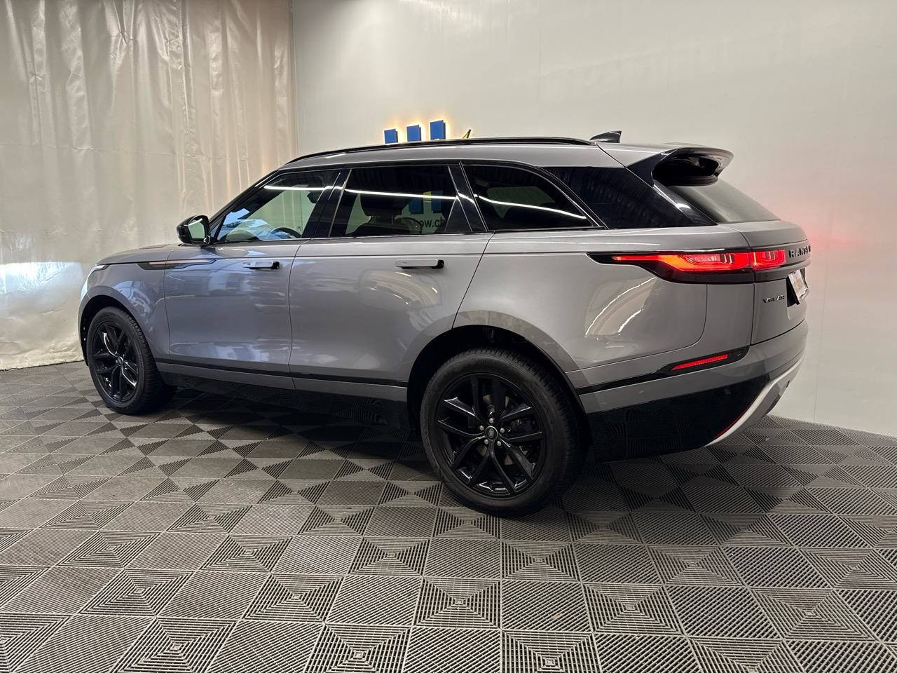 LAND ROVER Range Rover Velar R-Dynamic D 200 SE Automatic-image-1