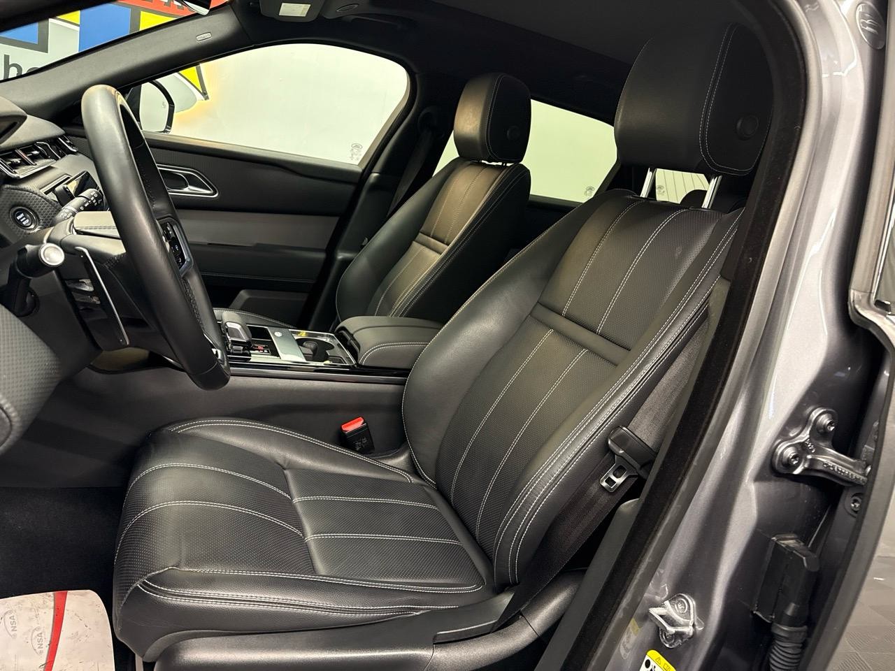 LAND ROVER Range Rover Velar R-Dynamic D 200 SE Automatic-image-3