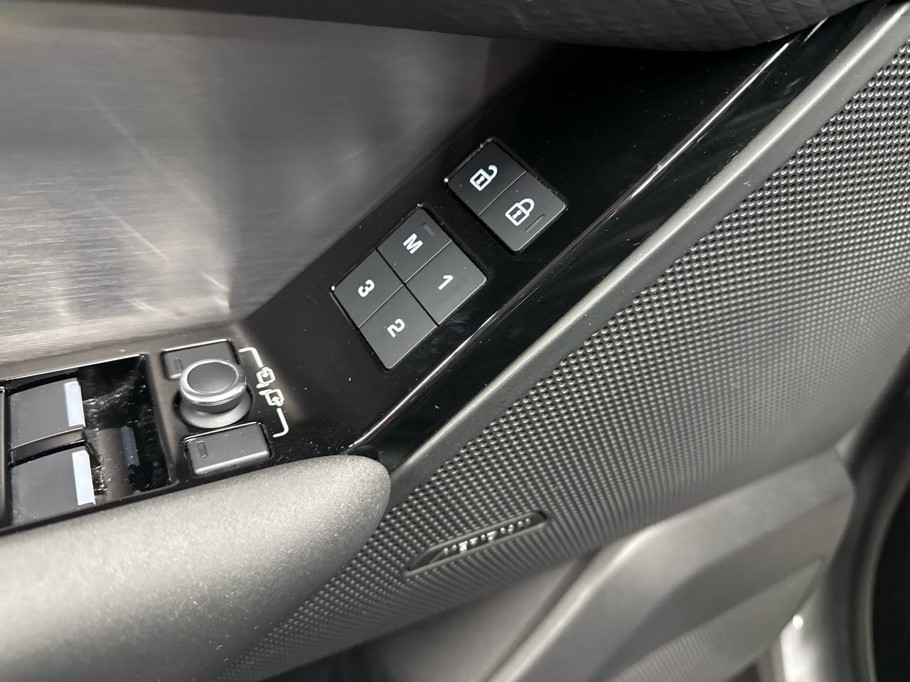 LAND ROVER Range Rover Velar R-Dynamic D 200 SE Automatic-image-5