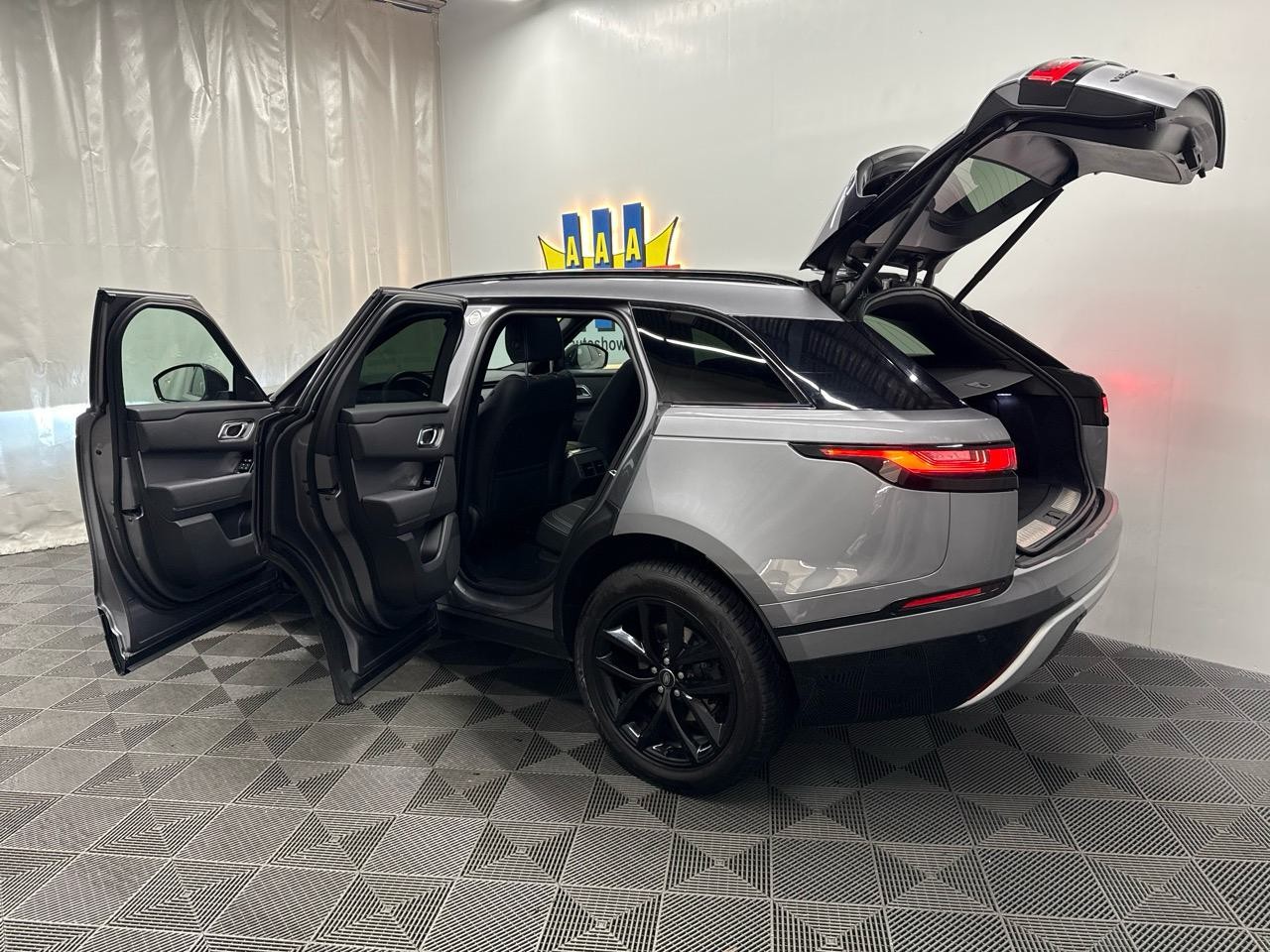 LAND ROVER Range Rover Velar R-Dynamic D 200 SE Automatic-image-12