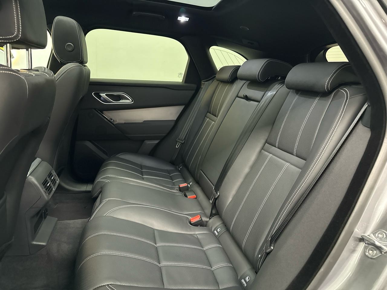 LAND ROVER Range Rover Velar R-Dynamic D 200 SE Automatic-image-10