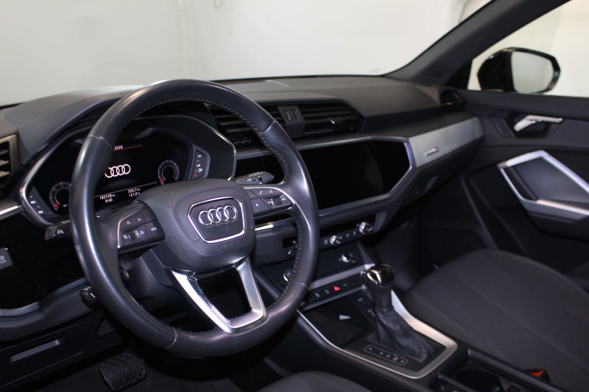 AUDI Q3 2.0 40 TDI Advanced quattro S-Tronic-image-11