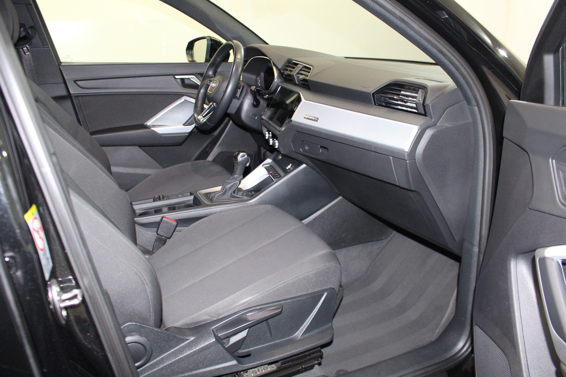 AUDI Q3 2.0 40 TDI Advanced quattro S-Tronic-image-10